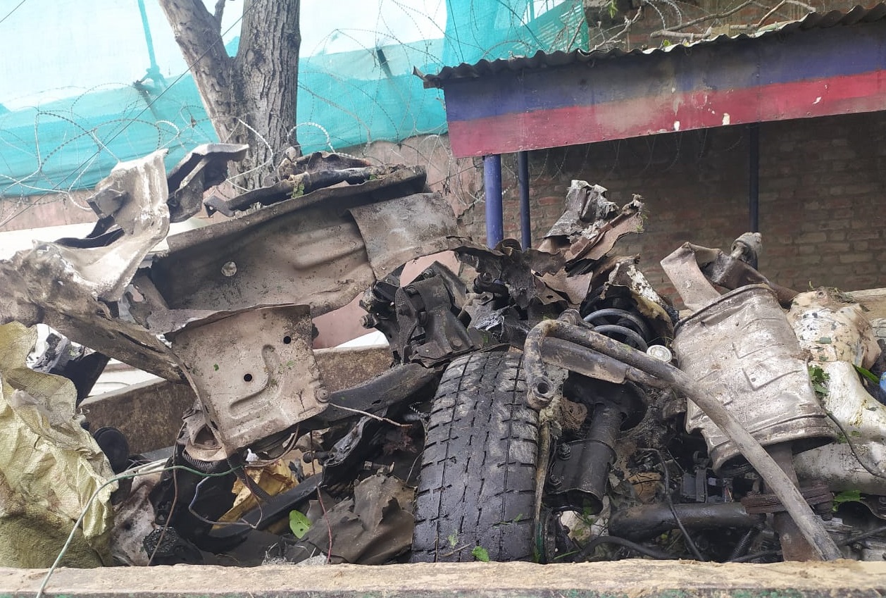 J&K: पुलवामा में हमले की एक और साजिश नाकाम, सेना ने वक्त रहते IED से भरी कार को उड़ाया, देखें Video