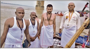पेश की मिसाल: कोरोना से मृत 134 लोगों का अंतिम संस्कार कर गंगा में विसर्जित कीं अस्थियां