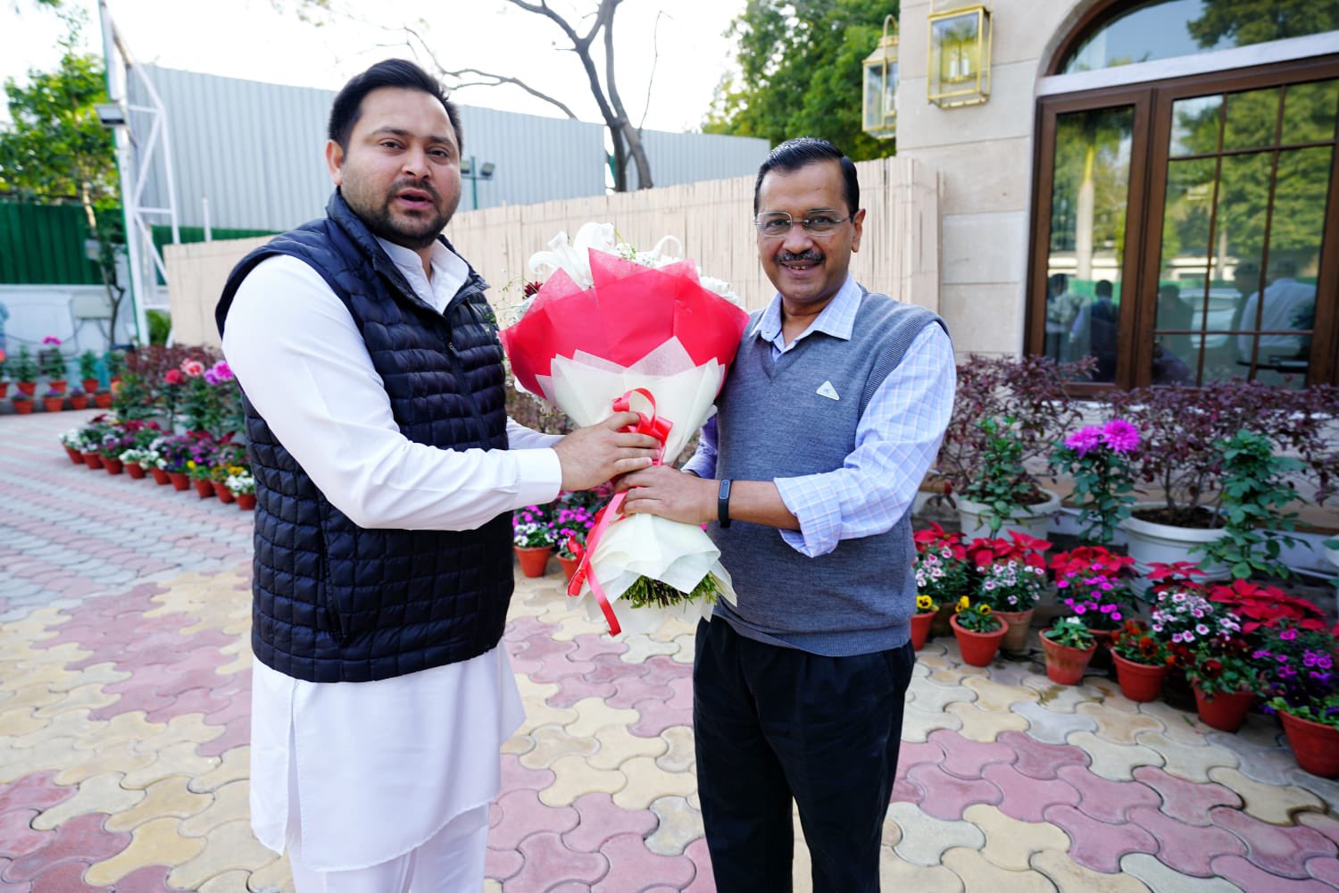 दिल्ली में अरविंद केजरीवाल से मिले तेजस्वी यादव, इन मुद्दों पर हुई दोनों में बातचीत