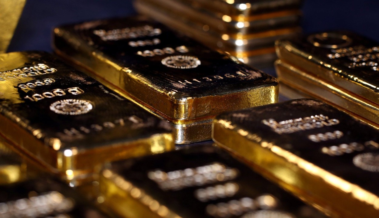 UP: लखनऊ एयरपोर्ट पर तस्करों में दिखा कस्टम का खौफ, डस्टबिन में मिले सोने के 36.6 लाख रुपए के बिस्किट
