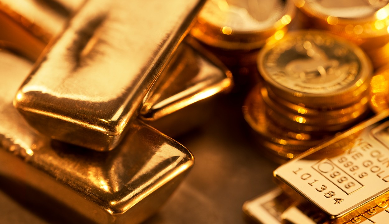 Gold Price : अब तक 22 फीसदी सस्ता हो गया सोना, 12 हजार से अधिक घट गया है दाम, जानिए और कितनी गिरेगी कीमत