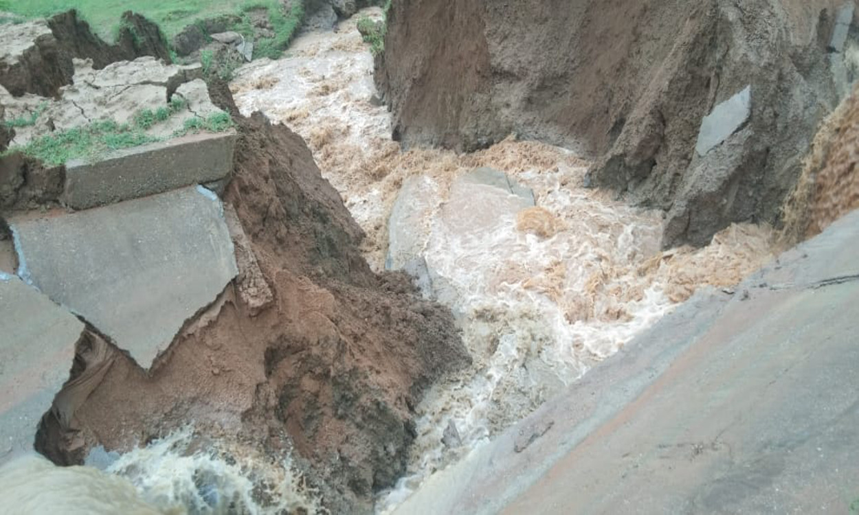 बिशुनपुर में बारिश में बह गयी 17 करोड़ की नहर