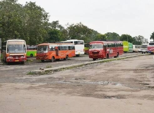 हद है ! भागलपुर में सरकारी व प्राइवेट बस स्टैंड का हाल बदहाल, न कोई देखता है और न ही कोई पूछता