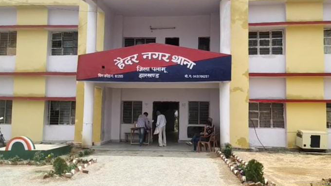 Jharkhand Crime News : पलामू के सड़ेया गांव के CSP संचालक से करीब 5 लाख की लूट, 2 लोगाें से पुलिस कर रही है पूछताछ