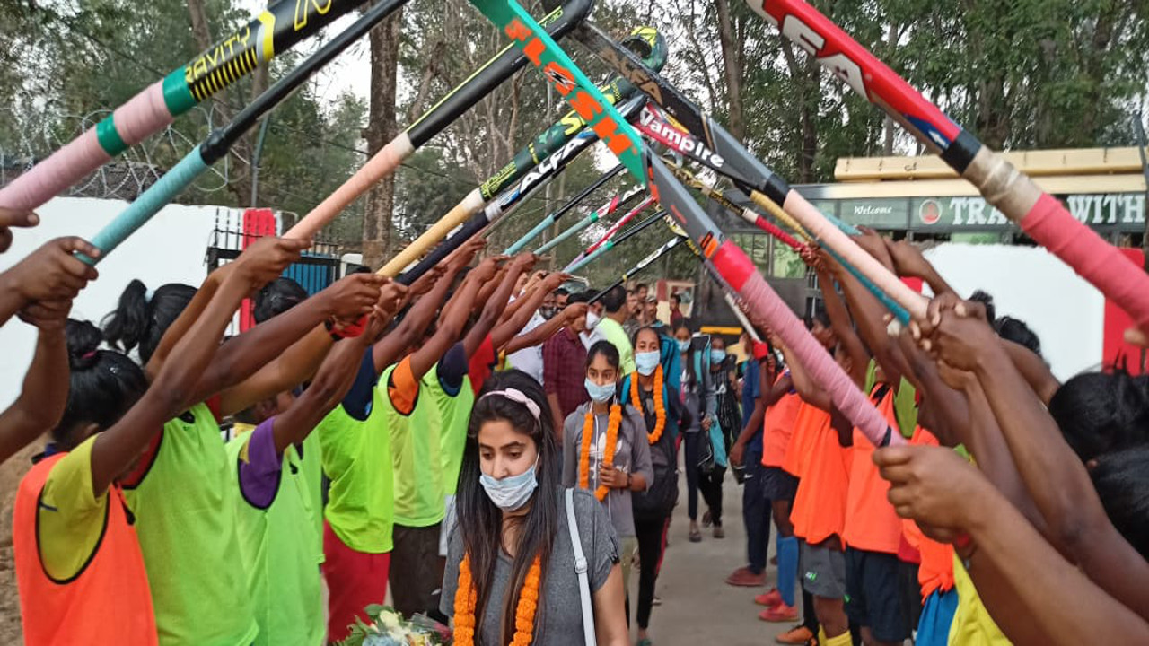 सब जूनियर महिला नेशनल हॉकी टूर्नामेंट के लिए झारखंड टीम तैयार, हरियाणा की टीम पर भारी है राज्य की टीम का पलड़ा, जानें कारण
