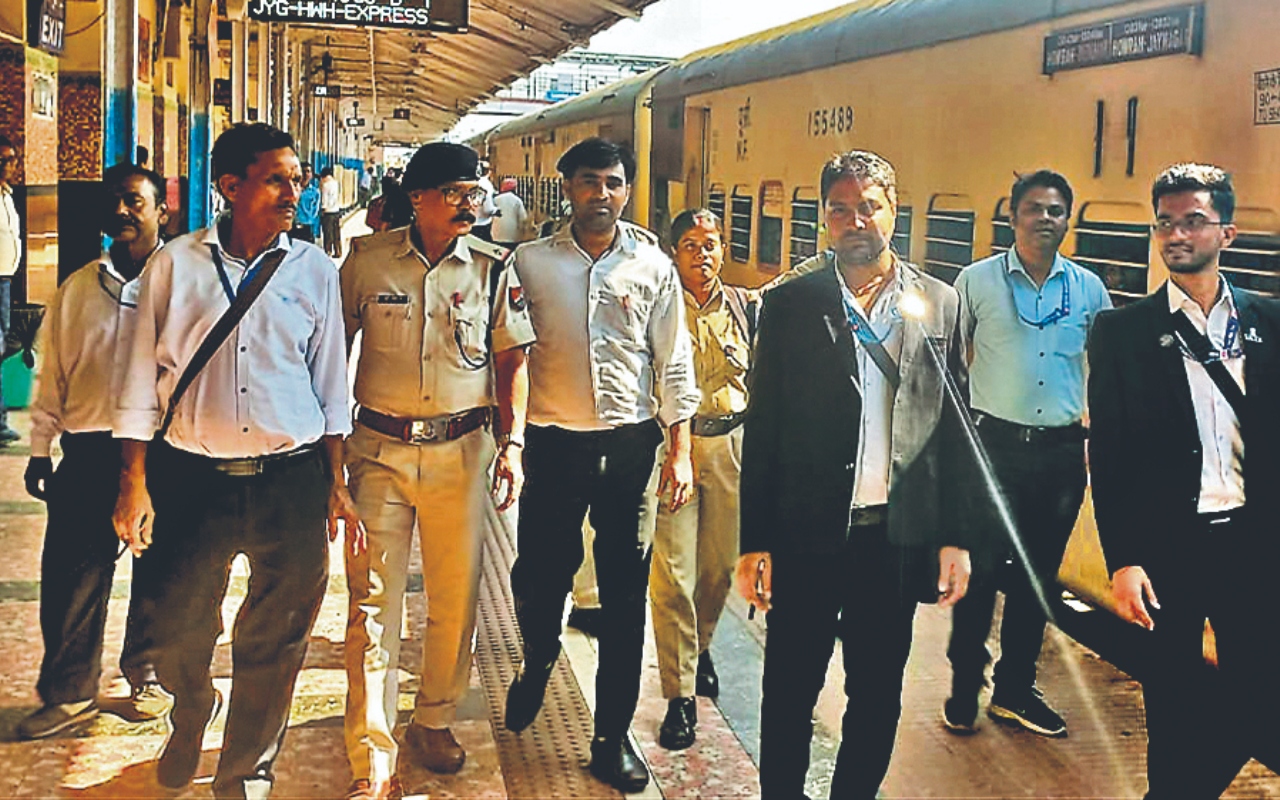 साहिबगंज : रेलवे स्टेशन में किया गया औचक निरीक्षण, बिना टिकट सफर करने वालों पर आई शामत