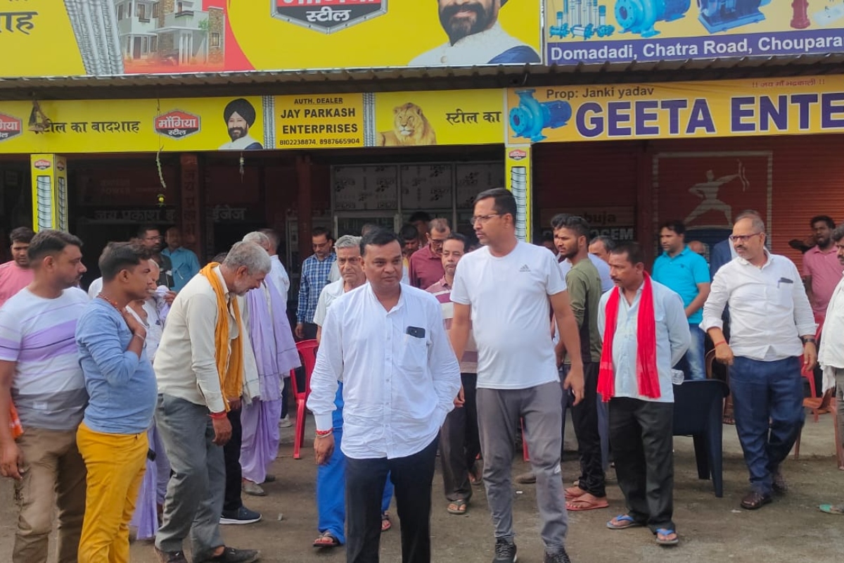 झारखंड : कांग्रेस प्रखंड अध्यक्ष के घर पर अपराधियों ने की अंधाधुंध फायरिंग, मौके से कई खोखे बरामद