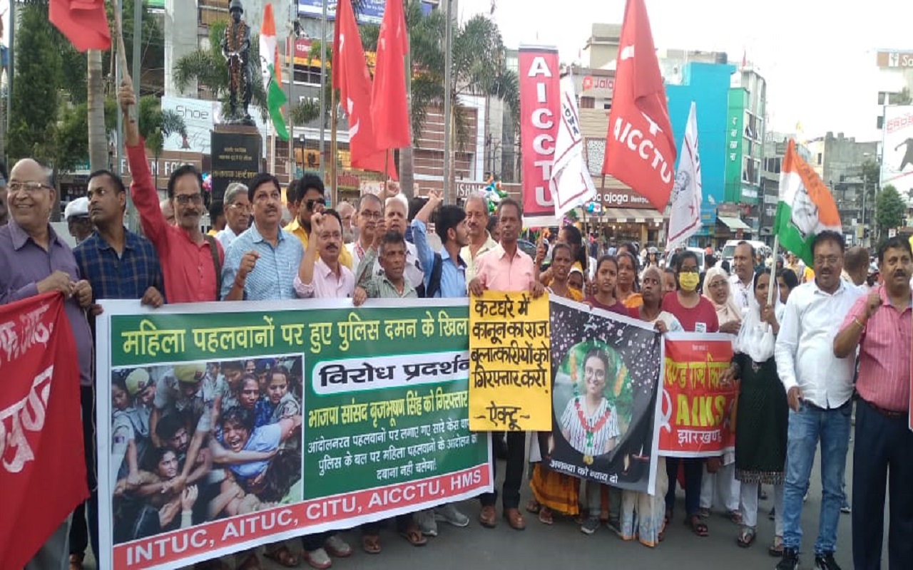 महिला पहलवानों को न्याय दिलाने के लिए संयुक्त ट्रेड यूनियन ने किया विरोध प्रदर्शन, केंद्र सरकार पर साधा निशाना