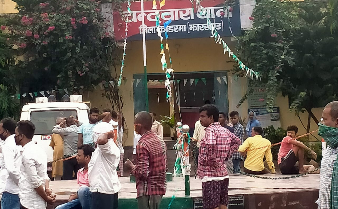 चंदवारा में युवक की हत्या कर शव को पुलिया के पास फेंका, पत्नी से पुलिस कर रही पूछताछ