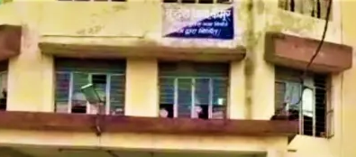 जल संकट झेल रहे कैमूर में प्रशासन ने मत्स्य विभाग से एनओसी लिये बगैर पोखर भर कर बना दिया थाना व स्कूल