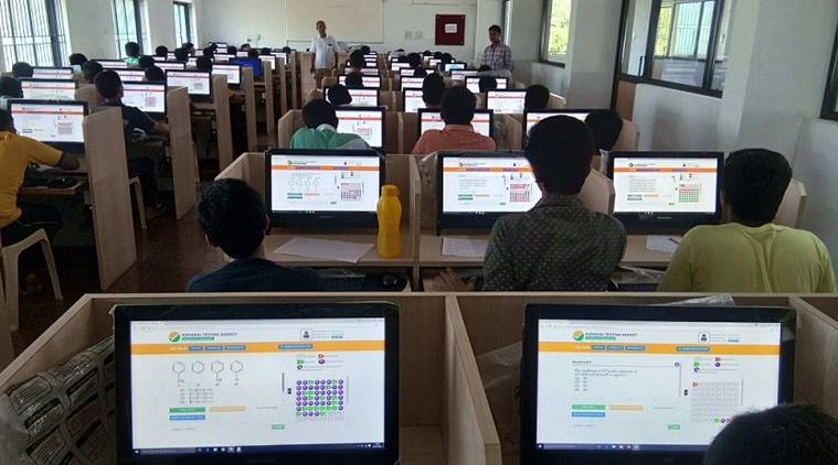 Coronavirus Effect: कोरोना काल में ऑनलाइन परीक्षा देने वाले छात्रों को करना होगा इन नियमों का खास पालन, नहीं तो Exam Centre में परीक्षा देने से रह जाएंगे वंचित