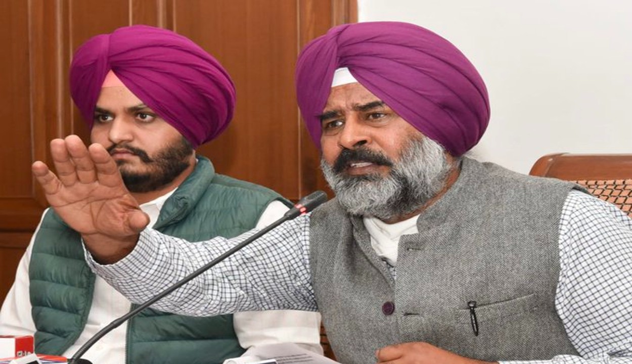पंजाब असिस्टेंट प्रोफसर भर्ती केस : परगट सिंह के समर्थन में उतरे कांग्रेसी नेता, बादल के आरोपों पर किया पलटवार
