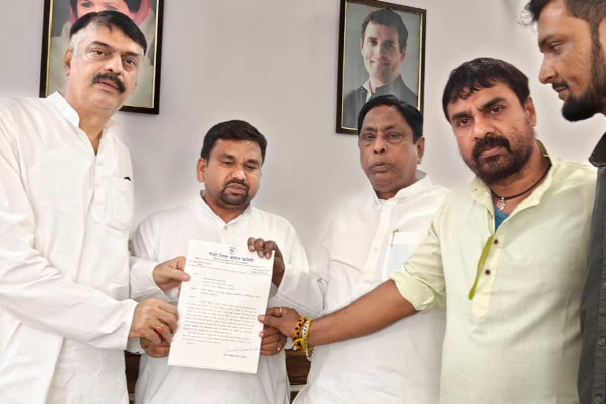 रांची में 20 सूत्री कार्यक्रम कार्यान्वयन समिति के गठन की मांग,राजेश ठाकुर व मंत्री आलमगीर आलम को सौंपा ज्ञापन