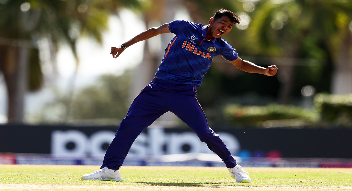 U19 World Cup: CRPF जवान के बेटे ने स्विंग गेंदबाजी से बरपाया कहर, बताया जा रहा जहीर खान का विकल्प
