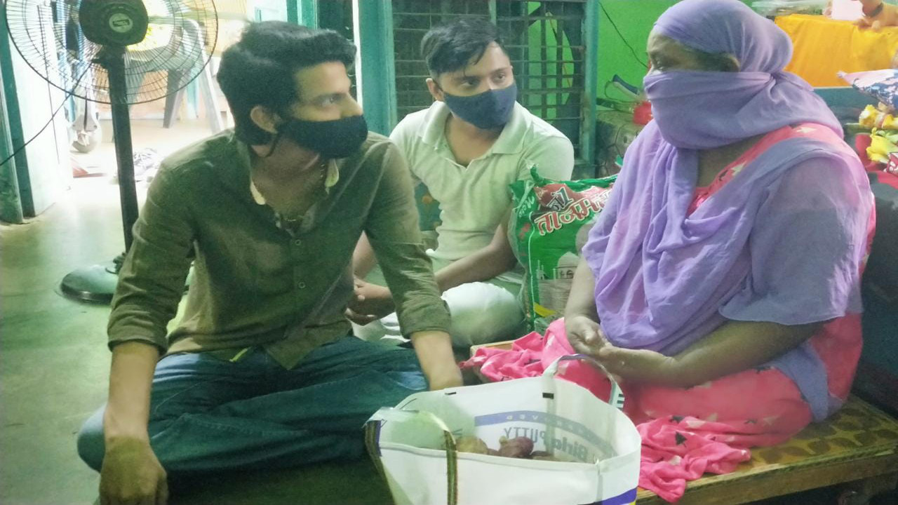 जमशेदपुर की दिव्यांग रोमाला की मदद के बढ़े हाथ, नम्या फाउंडेशन ने पहुंचायी मदद, तो राशन कार्ड नहीं बनने पर डीसी ने लिया संज्ञान