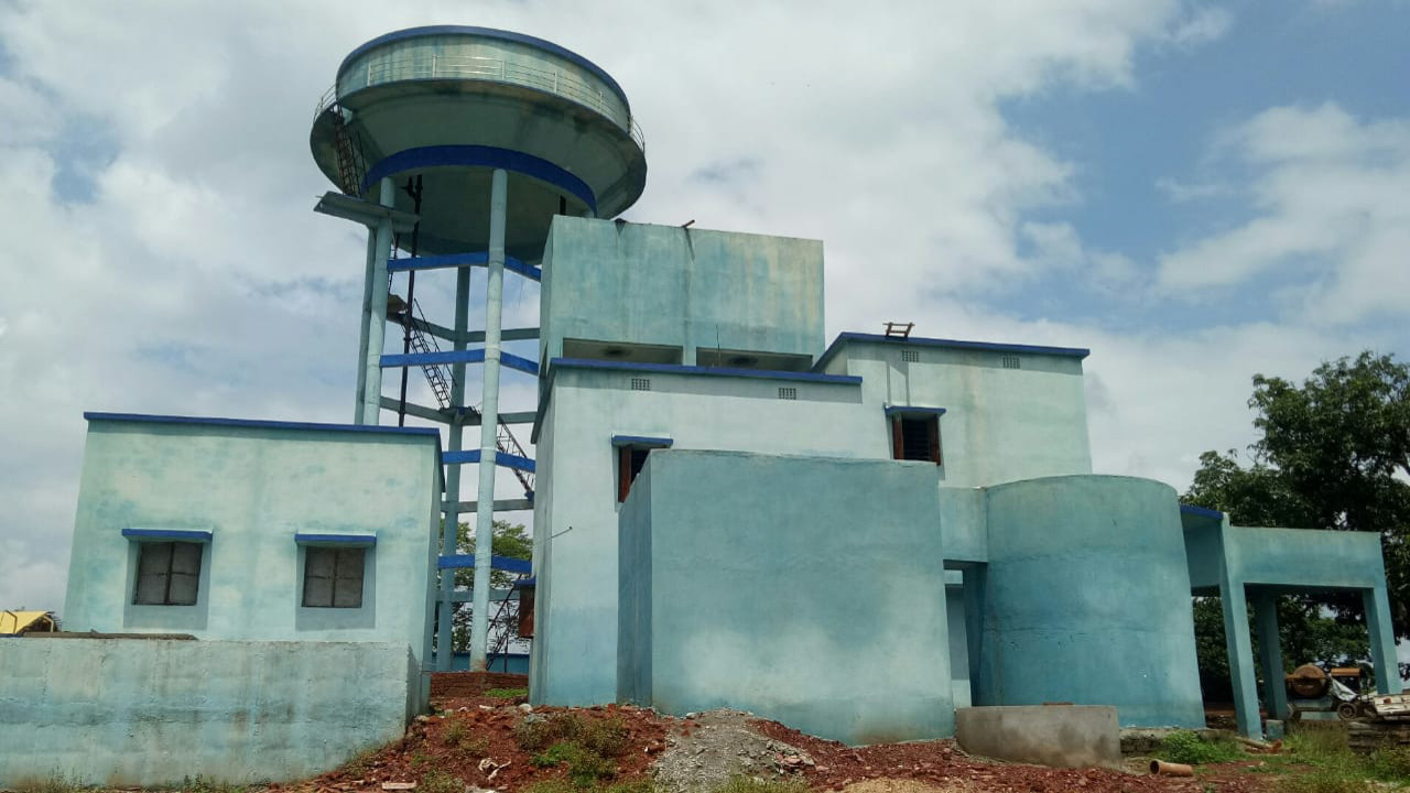 सारंडा के 23 गांवों के ग्रामीणों का सूख रहा हलक, 2 पंचायतों के जलमीनार से नहीं मिल रहा लाभ