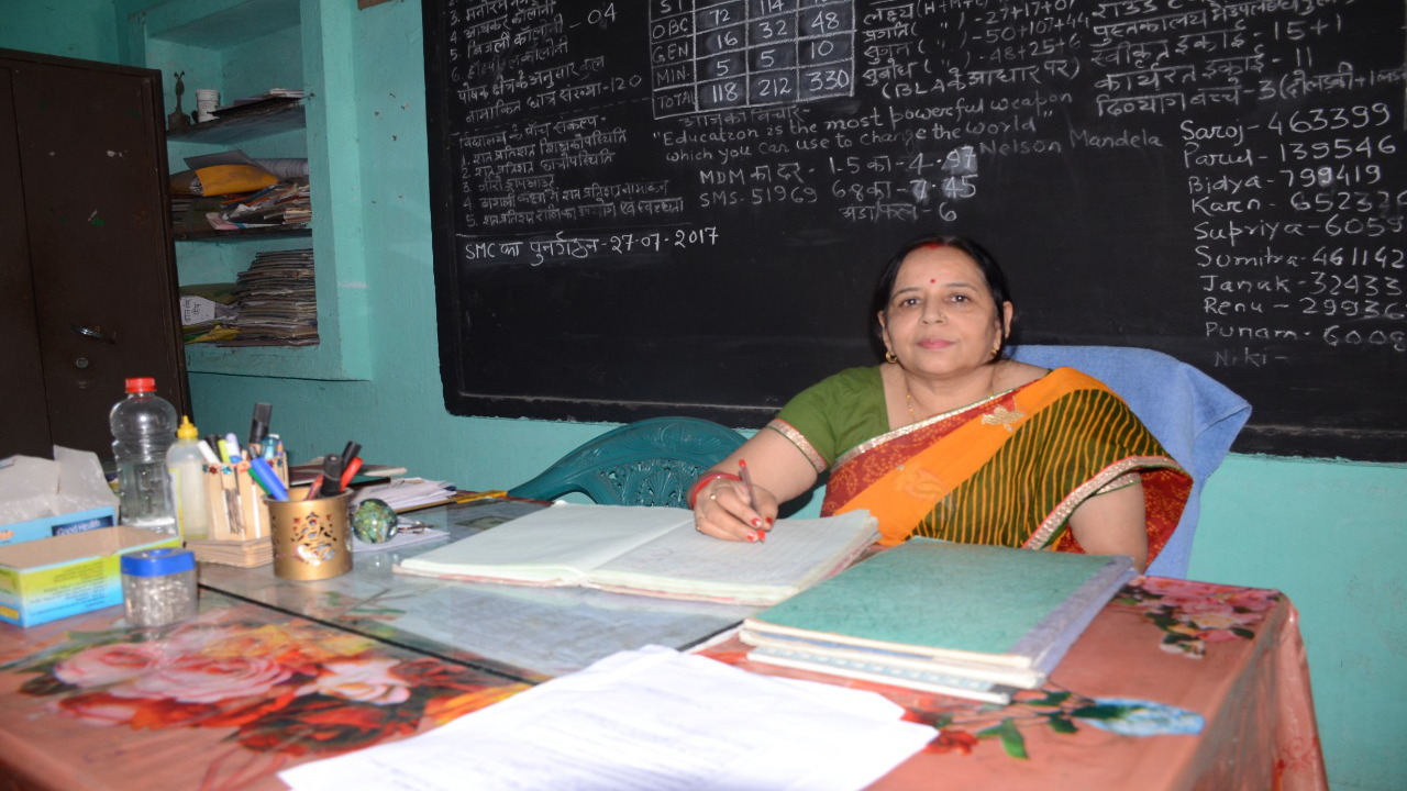 International Women’s Day 2021 : महिला टीचर सरकारी स्कूलों में प्रारंभिक शिक्षा की हैं बैक बोन, बच्चों में मिलता है मातृत्व एहसास