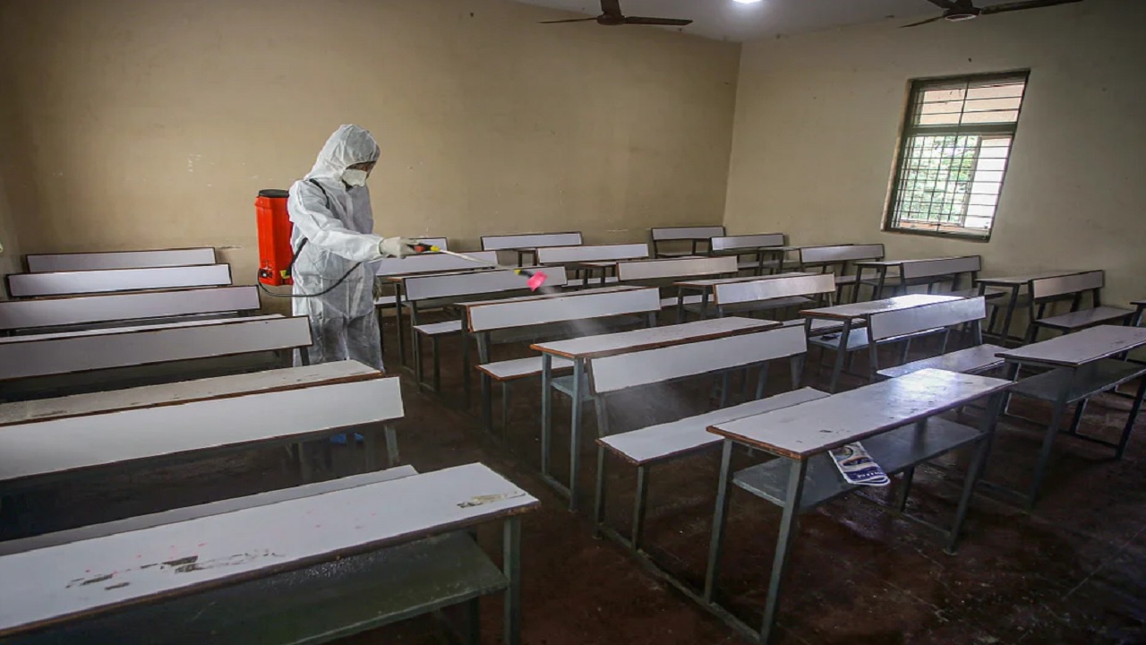West Bengal School Reopen News: बंगाल में 16 फरवरी से खुलेंगे सभी प्राथमिक स्कूल, नाइट कर्फ्यू जारी