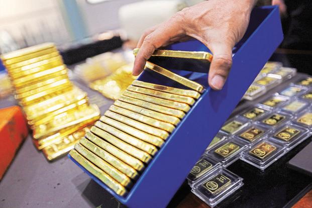 1.13 करोड़ के सोने के बिस्कुट के साथ दो तस्कर गिरफ्तार