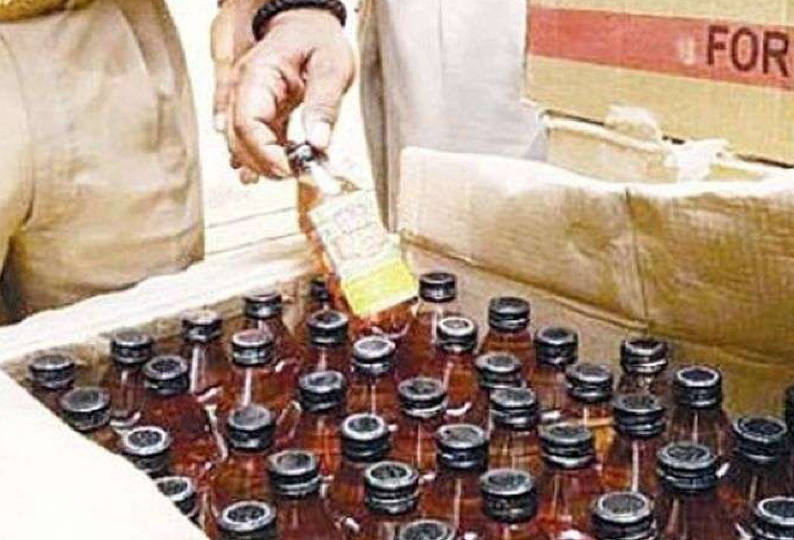 दिल्ली में शराब बेचने की नयी सोच,प्राइवेट ठेकों पर नहीं मिलेगी शराब, बड़े रेस्तरां और बार में अभी से किल्लत