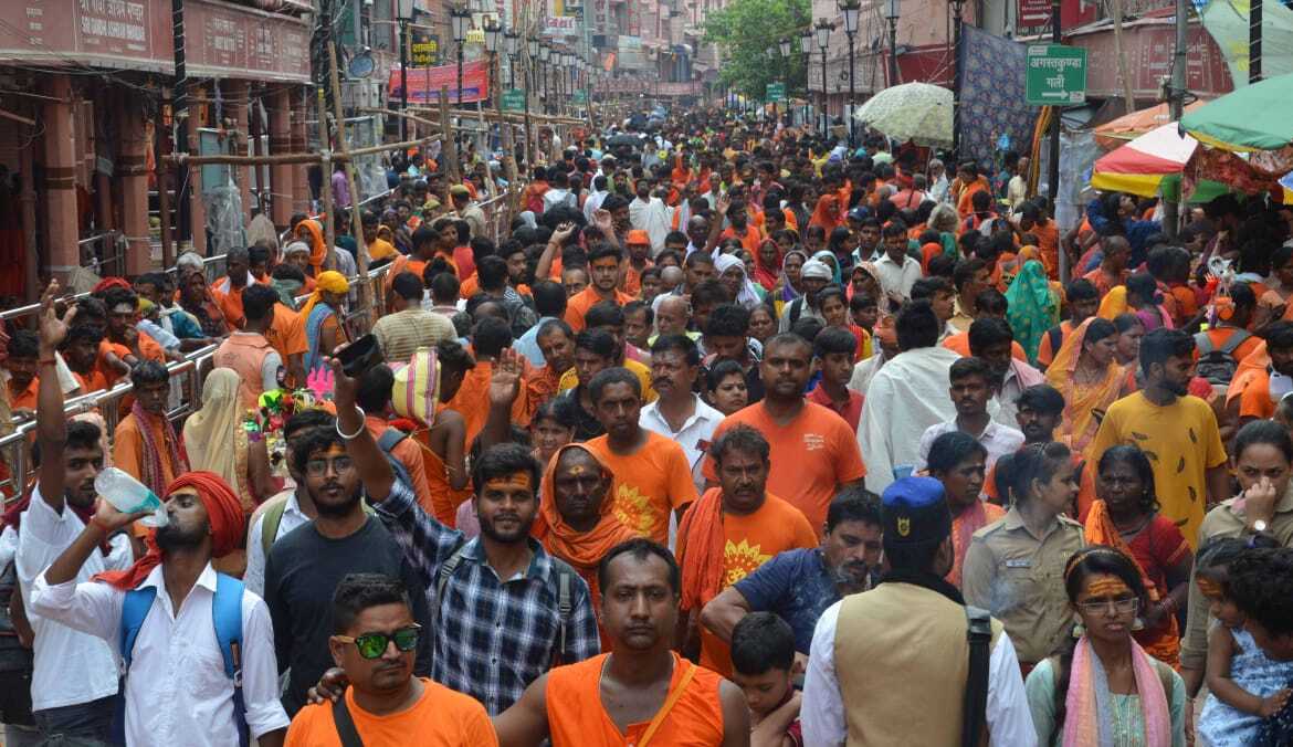 Adhik Maas Sawan Somwar 2023: बाबा मंदिर में लगा भक्तों का तांता, कांवरियों से पट अजगैवी नगरी