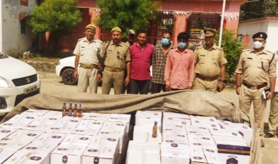 Varanasi News: रोहनिया पुलिस ने बरामद की 104 पेटी अवैध शराब, अब कार्रवाई सवालों के घेरे में, जानें वजह