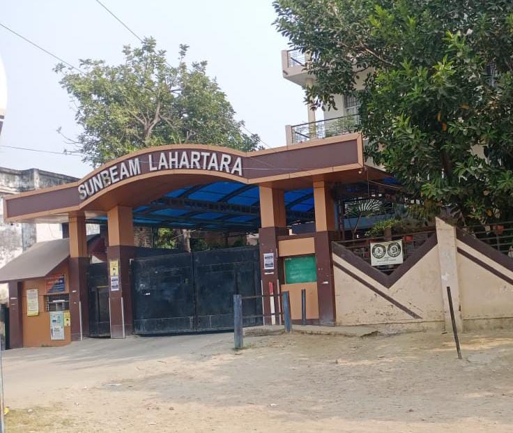 Varanasi News: सनबीम स्कूल के खिलाफ अभिभावकों ने खोला मोर्चा, बोले- आरोपी को दी जाए फांसी और प्रिंसिपल…