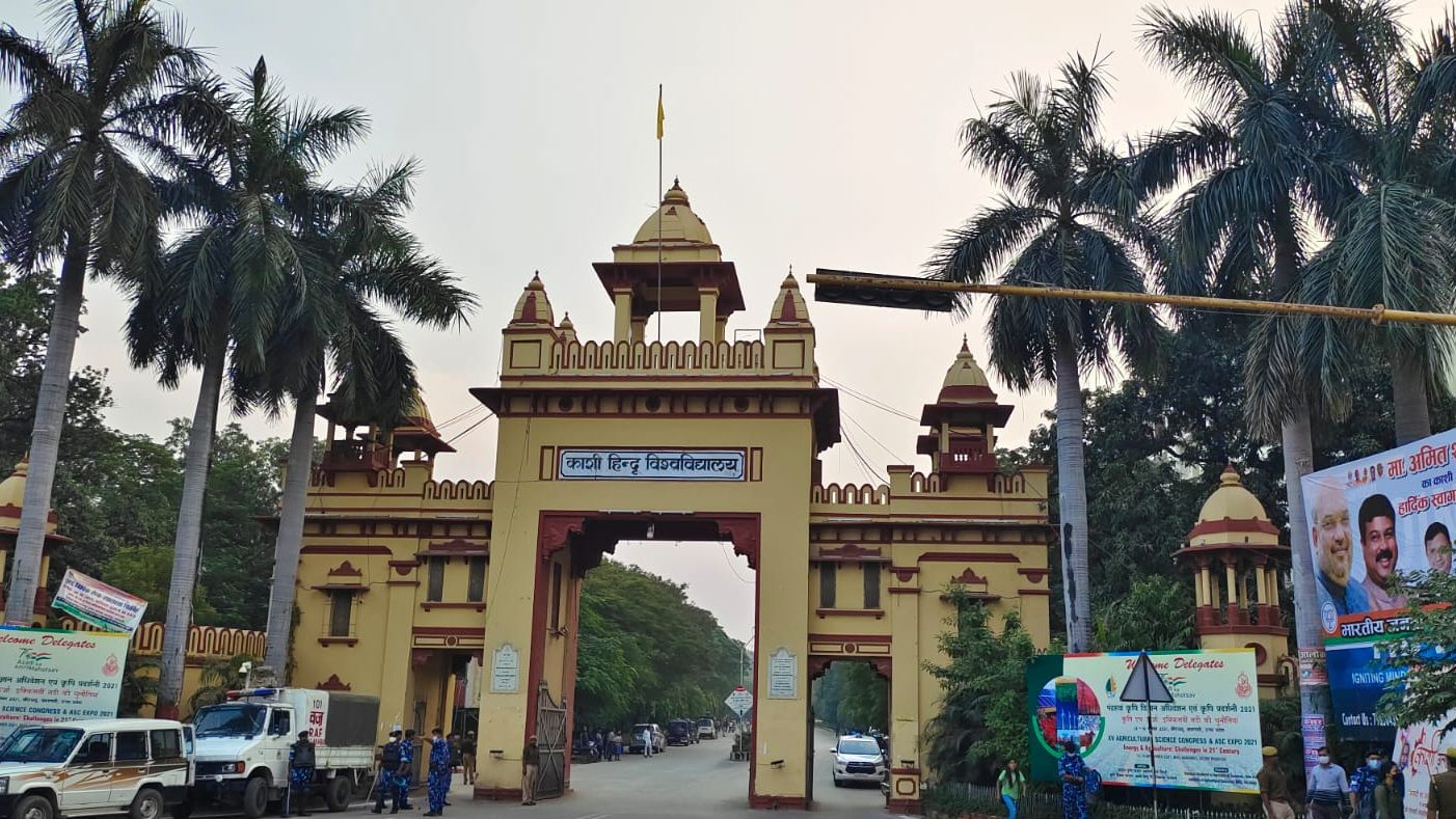 Varanasi News: रेजिडेंट डॉक्टर ने शादी का झांसी देकर छात्रा से किया दुष्कर्म, पुलिस पर भी लगे गंभीर आरोप