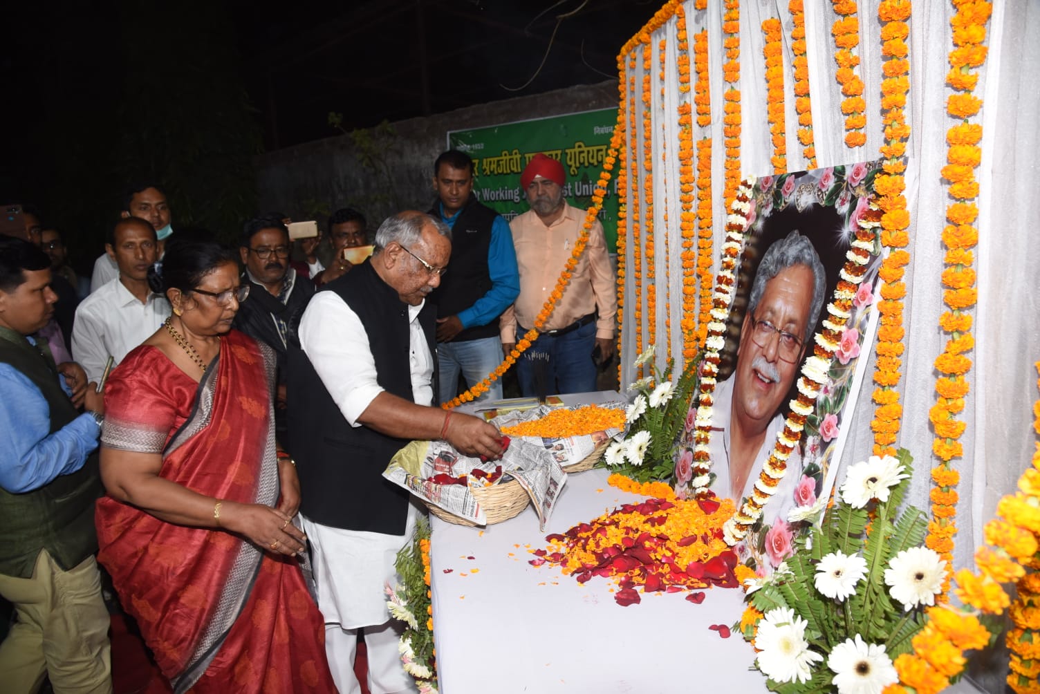 डिप्टी सीएम तारकिशोर प्रसाद और रेणु देवी ने शैलेंद्र दीक्षित को दी श्रद्धांजलि