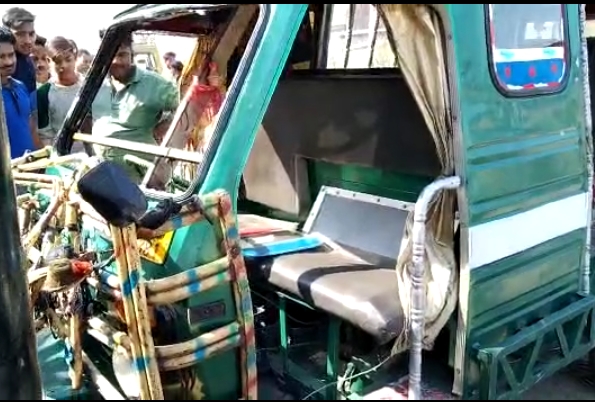 Road Accident: बरेली-नैनीताल हाईवे पर खड़े वाहन में घुसा ऑटो, ड्राइवर की मौत, ऐसे हुआ हादसा