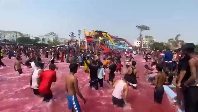 Video: पटना में रंग-गुलाल की जगह लोगों पर बरसने लगी चप्पलें…, मामला बढ़ा तो करनी पड़ी हवाई फायरिंग