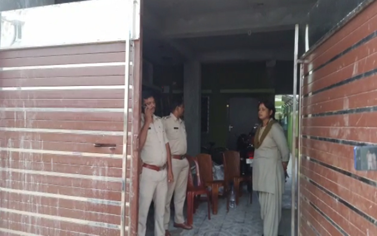 कोलकाता में गिरफ्तार अधिवक्ता राजीव कुमार के रांची आवास में बंगाल की सीआईडी टीम कर रही छापेमारी