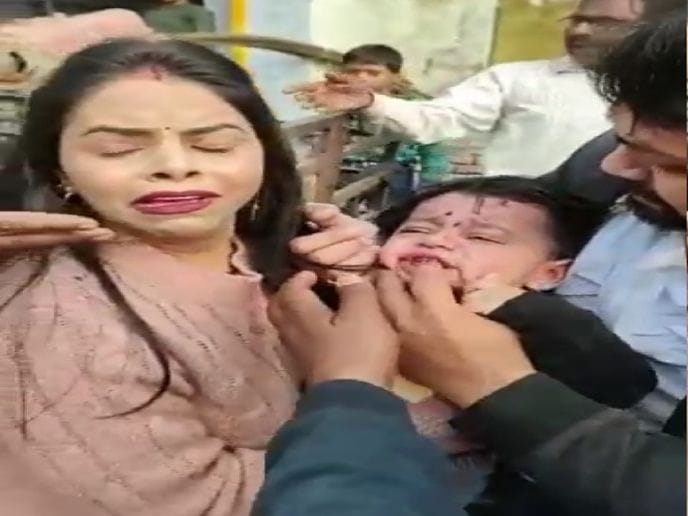 UP News: कानपुर में रोड पर गुंडागर्दी, दबंगों ने कार सवारों को पीटा, बच्ची को आई गंभीर चोट, FIR दर्ज