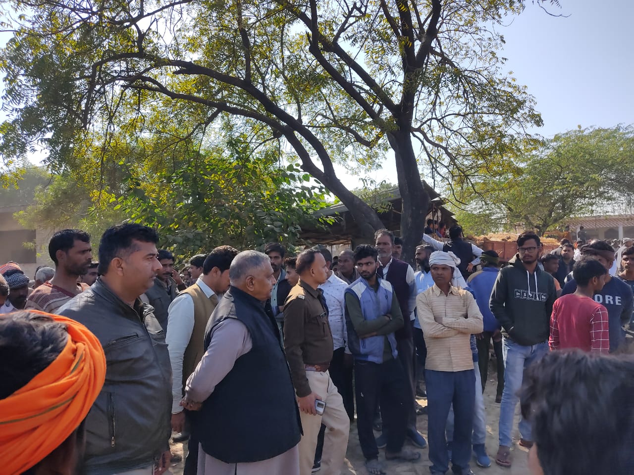Kanpur News: पुलिस की हिरासत में युवक की मौत का मामला, सांसद ने मृतक के परिजनों को दिया 4 लाख का चेक