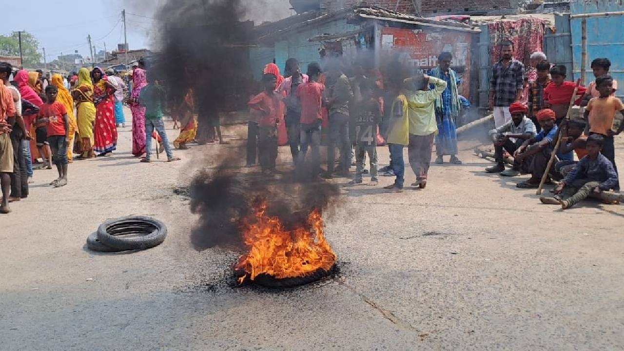 बिहारः सीतामढ़ी के मेजरगंज में सड़क हादसे में जख्मी महिला की मौत, आक्रोशित परिजनों का सड़क पर हंगामा…