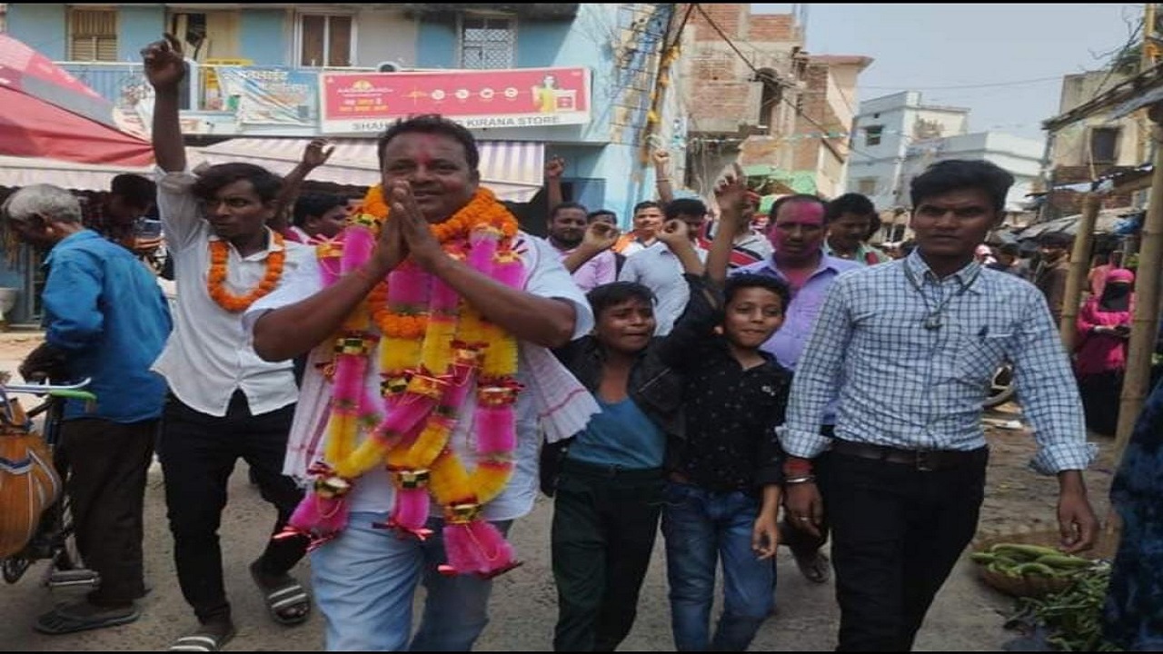 बिहार: बिरौल नगर पंचायत के अध्यक्ष पद पर बिनोद सहनी ने किया कब्जा, पूर्व मंत्री मुकेश सहनी ने दी बधाई