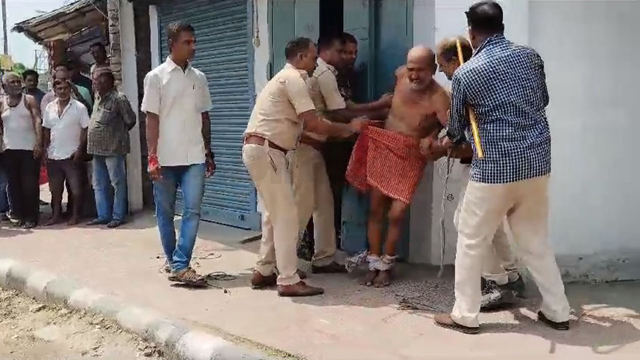 समस्तीपुर में बीच सड़क पर हाई वोल्टेज ड्रामा, नग्न अवस्था में शख्स ने लगाई दौड़, महिला सिपाही से भी की बदसलूकी