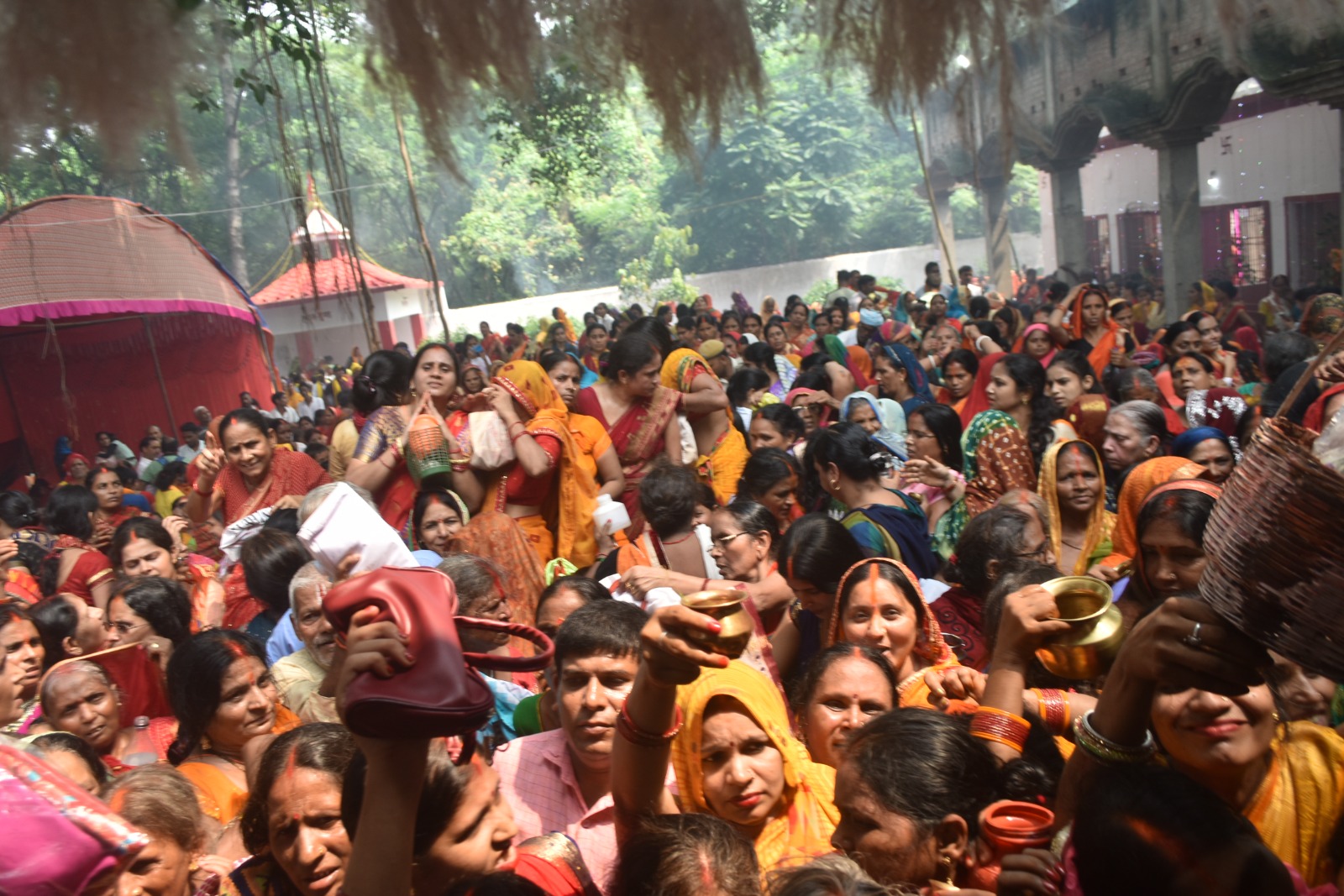 वामन द्वादशी पर बक्सर में निकाली गई भव्य रथयात्रा, श्रद्धालुओं ने लगाई संगम में डुबकी, रथ खींचने की लगी होड़