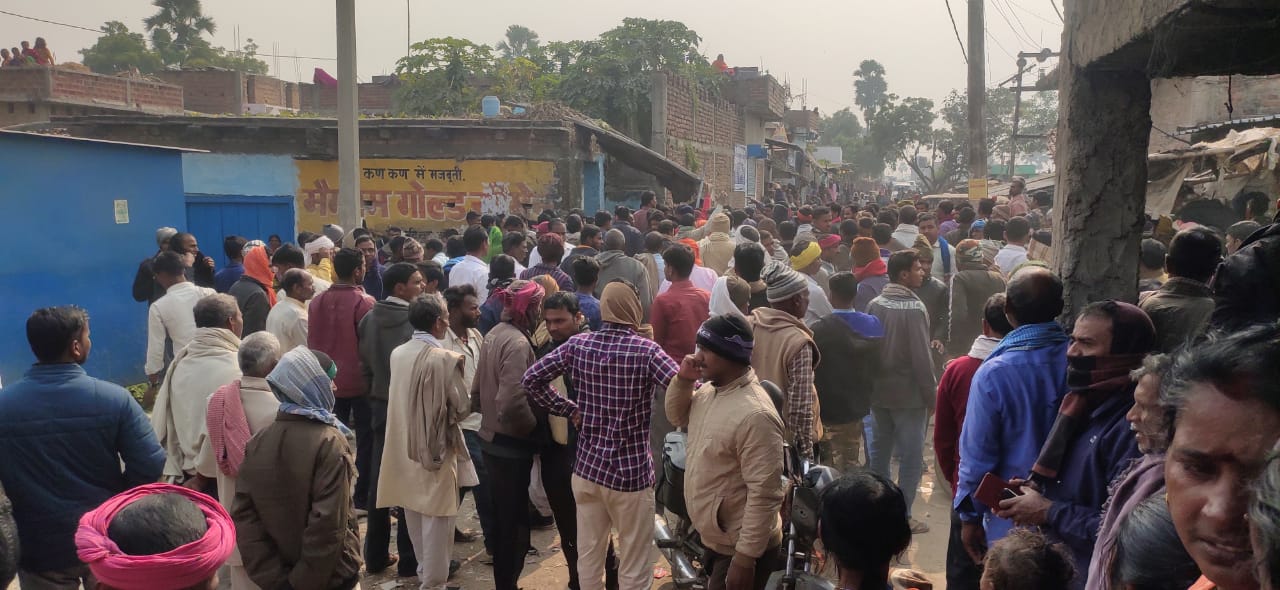 बिहार के औरंगाबाद में शव जलाने को लेकर दो पक्षों में मारपीट, दर्जन भर घायल, पथराव के बाद पुलिस फायरिंग