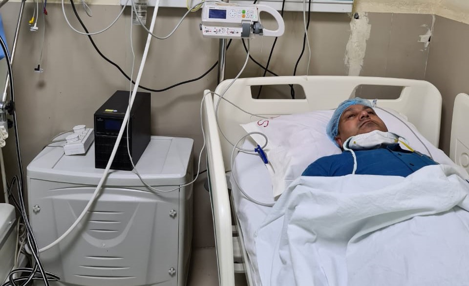 मछली खाने के दौरान डॉक्टर के गले में फंसा कांटा, बड़ी मुश्किल से मिली राहत
