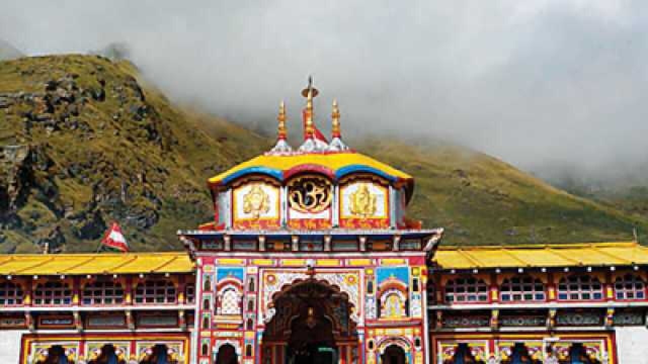 Unlock 1 : खुलने जा रहे हैं धार्मिक स्थल, देखें मंदिर-मस्जिद-चर्च में कैसी चल रही है तैयारी, इस बातों का आपको रखना होगा ध्यान