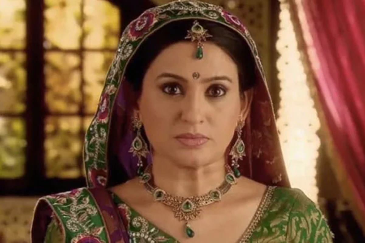 Balika Vadhu में सीधी-सादी दिखने वाली आनंदी की सास सुमित्रा अब हो गई हैं काफी बोल्ड, तसवीरों से नहीं हटेगी नजर