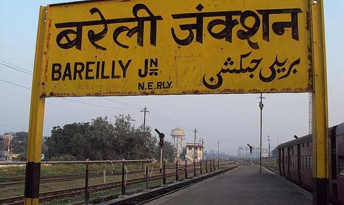 Bareilly News: बरेली जंक्शन पर बंदरों ने रोक दीं ट्रेन, यात्री भी सहमे, कारनामा जानकर हो जाएंगे हैरान