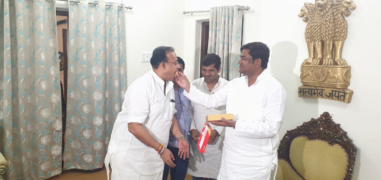 Bochaha Result : चुनाव हार गयी VIP, पर मुकेश सहनी हो गये रीचार्ज, बोले- जनता को आभार, बांटी मिठाई
