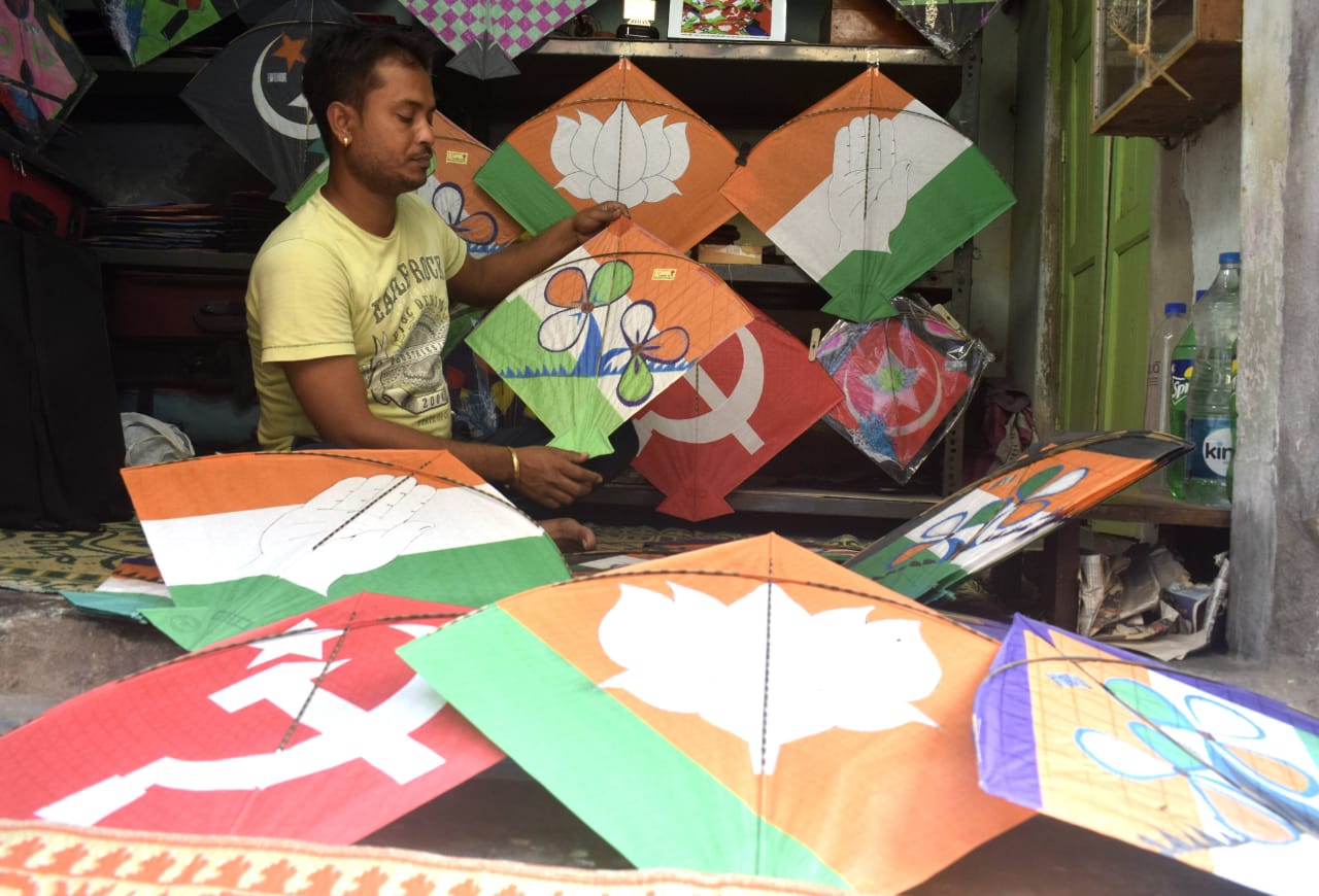 WB Election 2021 : बंगाल में BJP-TMC की सियासी लड़ाई में बढ़ी पतंग की डिमांड, पढ़िए क्या है वजह