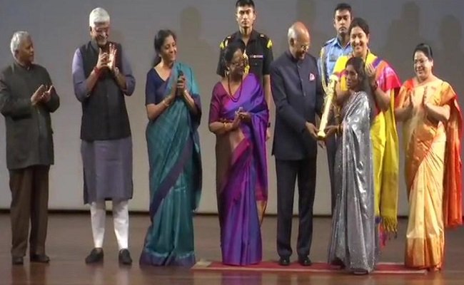 बिहार की मशरूम महिला बीना देवी और दरभंगा की बेटी भावना कंठ को राष्ट्रपति ने दिया नारी शक्ति सम्मान