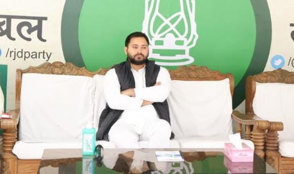 ‘नीतीश कुमार हैं थर्ड ग्रेड पार्टी के नेता…’ तेजस्वी यादव का Bihar CM पर गंभीर आरोप, क्राइम दुरूस्त करने की अपील