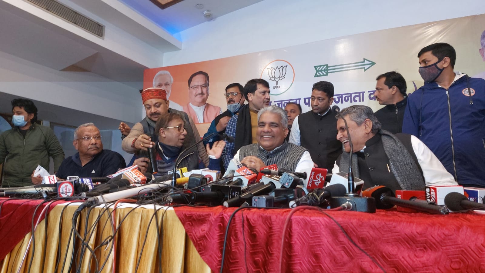 बिहार NDA में बंट गयी सीट, जानिए कौन पार्टी
परिषद की कितनी सीटों पर लड़ेगी चुनाव