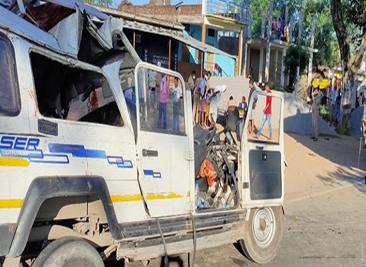 यूपी के बहराइच में सवारी गाड़ी और ट्रक की भीषण टक्कर में 5 की मौत,12 जख्मी…