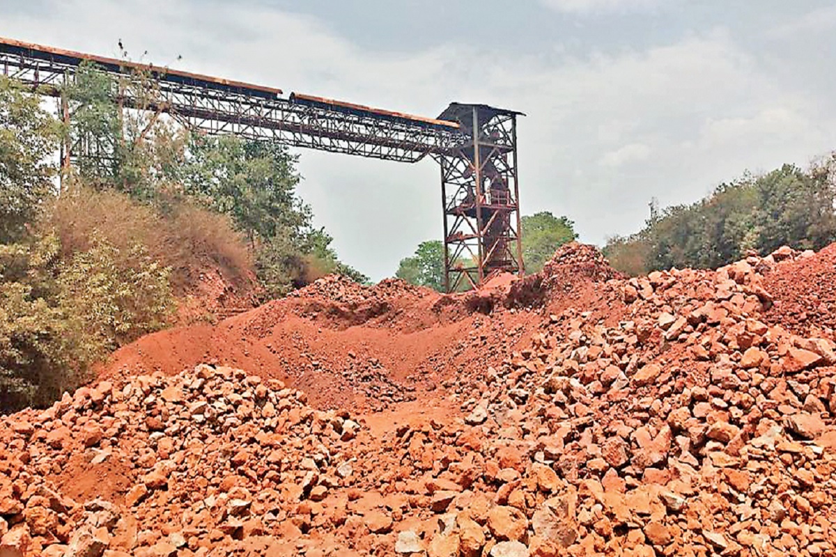 लोहरदगा में जोर-शोर से फल फूल रहा है बॉक्साइट का अवैध धंधा, वायु प्रदूषण का भी बन रहा बड़ा कारण